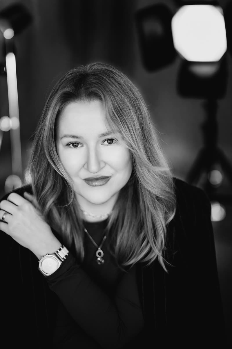 Anna Zulian, founder of Zulian Studio — photographer and marketing consultant in Lausanne, Switzerland